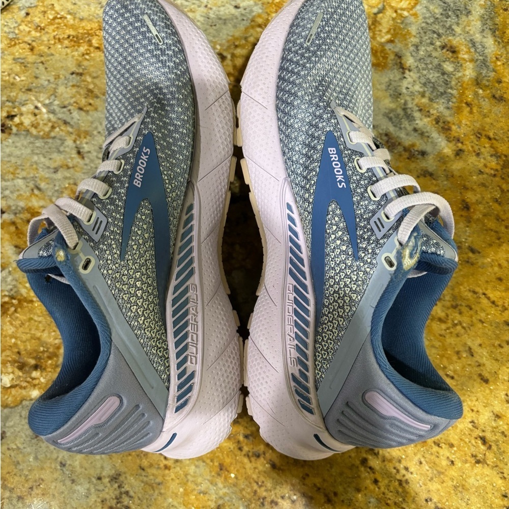 Brooks Adrenaline GTS size 9 - Picture 7 of 9